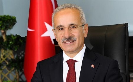 Bakan Uraloğlu, demir yolu tesislerinde 4 güneş enerjisi santralinin devreye alındığını bildirdi
