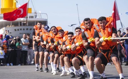 'TEKNOFEST Mavi Vatan'da Halat Çekme Yarışması dikkat çekti