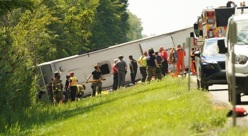 New York'ta yolcu otobüsü devrildi! Çok sayıda kişi hayatını kaybetti