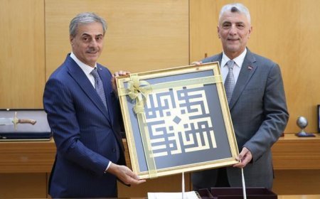 Bakan Bolat, Sakarya'da ziyaretlerde bulundu