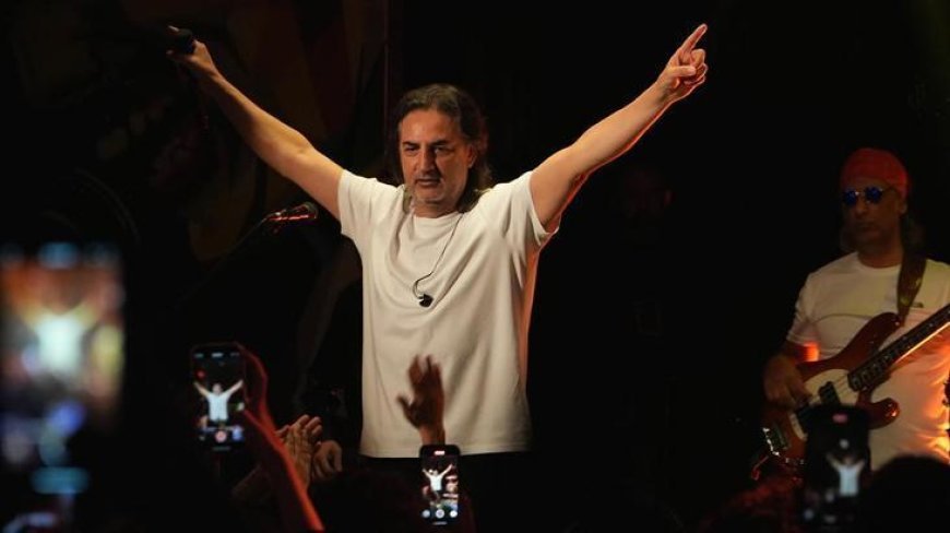 Şarkıcı Çelik paylaştı! 800 bin TL para isteyen takipçisini böyle ifşa etti