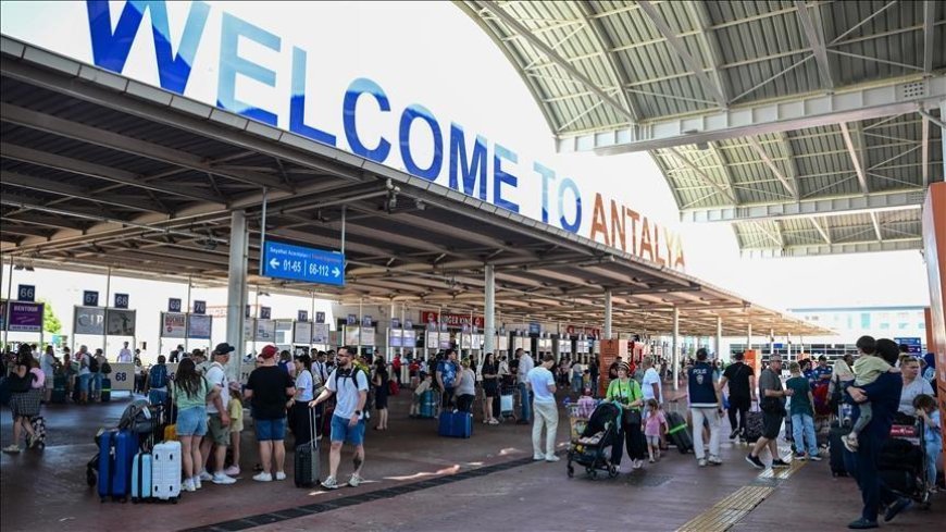 Ege ve Akdeniz'deki havalimanları rekora uçtu