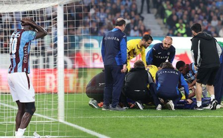 Trabzonspor-Eyüpspor maçında talihsiz sakatlık: Ayağı kırıldı, hastaneye kaldırıldı!