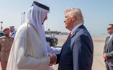 ABD Başkanı Trump, Doha'da yakıt molası sırasında Katar Emiri Al Sani ile görüştü