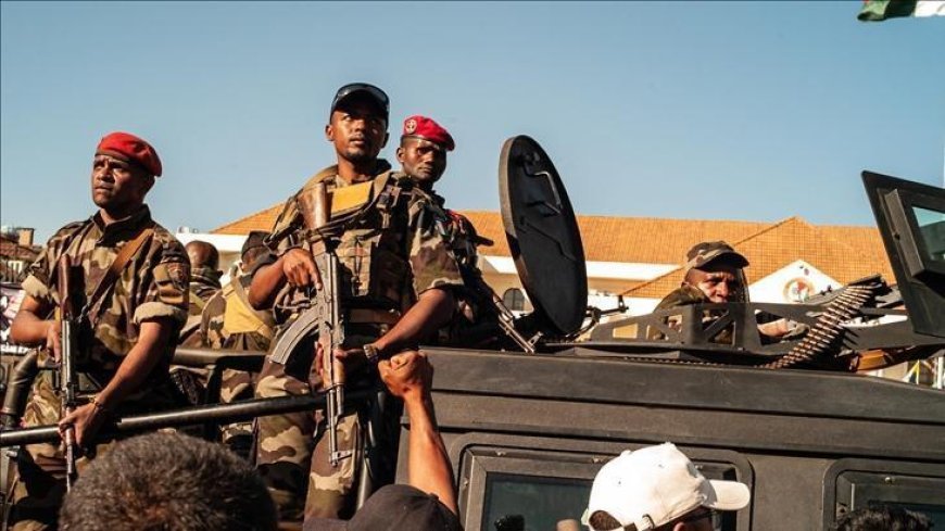 Madagaskar'da ordu yönetime el koydu