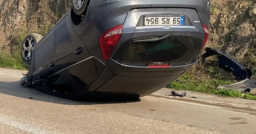 Kayalara çarpan otomobil ters döndü: 2 yaralı