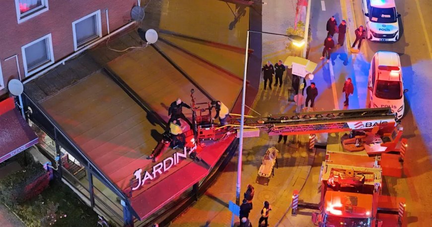 2’nci kattan kafenin tentesine düştü