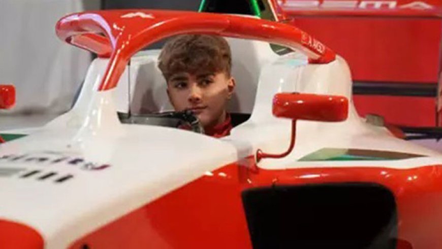 Genç Türk pilot Alp Aksoy, Formula Trophy sezonunun açılış yarışını kazandı