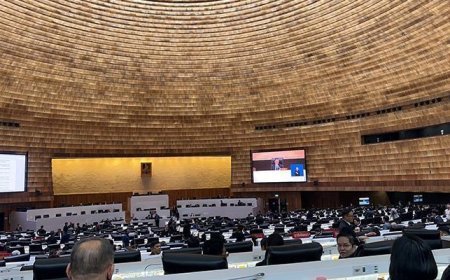 Üç yılda dört başbakan değiştirdiler! Meclis yine feshedildi, erken seçim süreci başladı