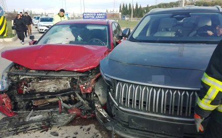 Aday sürücü direksiyon sınavında kaza yaptı. 4 yaralı