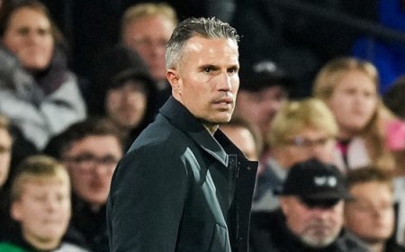 Taraftarlardan Robin van Persie'ye büyük tepki!