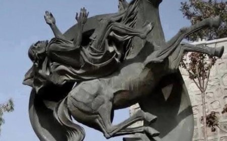 Papa'nın hediye ettiği heykel çalındı!