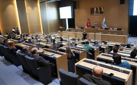 BÜYÜKŞEHİR’DE İDARECİLERE PROTOKOL VE DAVRANIŞ KURALLARI EĞİTİMİ