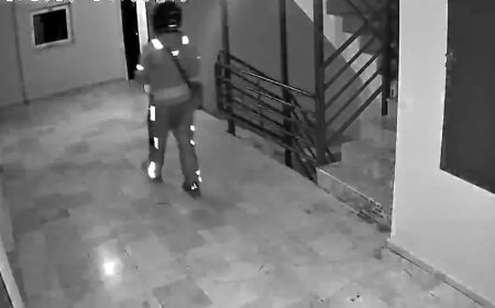 Kurye sipariş getirdiği binaya tuvaletini yaptı