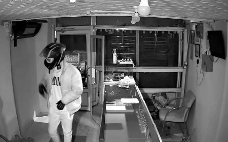 Kuyumcudan çaldıkları altınlarla lüks araba aldılar