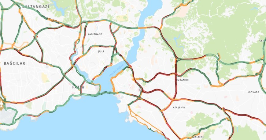 İstanbul'da sağanak trafiği etkiledi