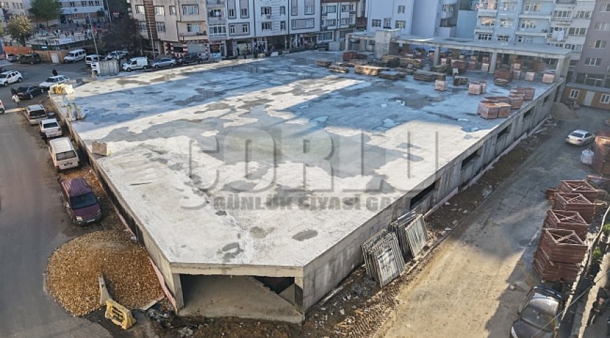 Başkan Sarıkurt, Katlı Yer Altı Otoparkı ve Meydan Düzenlemesi İnşaatını İnceledi