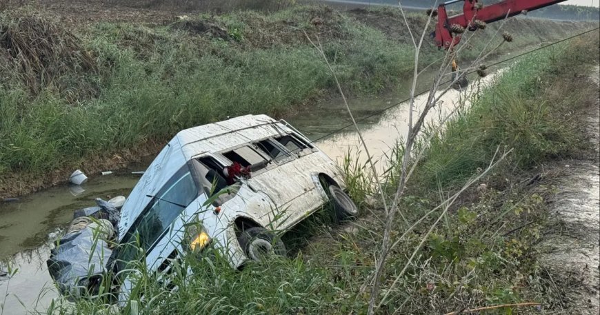 Tarım işçilerinin servisi devrildi, 18 kişi yaralandı