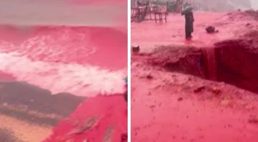 SON DAKİKA HABERLER: Deniz kırmızıya büründü, gören bir daha baktı! Hürmüz Adası'nda ilginç manzara