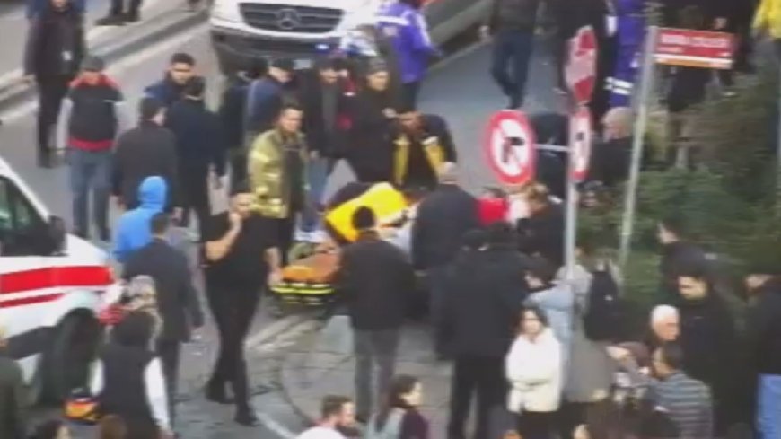 Şişli'de otomobil yayalara çarptı. 2 ölü, 5 yaralı