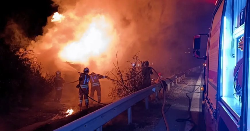 Otoyolda feci kaza. Angus yüklü TIR devrilip alev aldı, iki kişi öldü