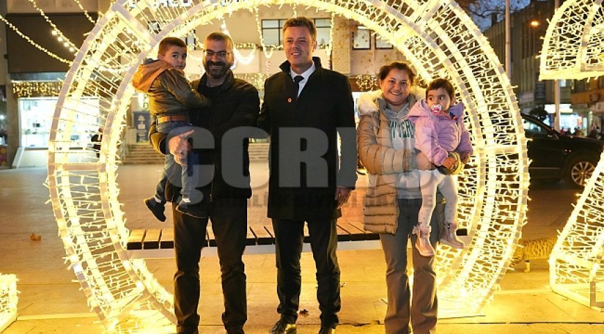 Başkan Sarıkurt Yeni Yıl Coşkusunu Vatandaşlarla Paylaştı