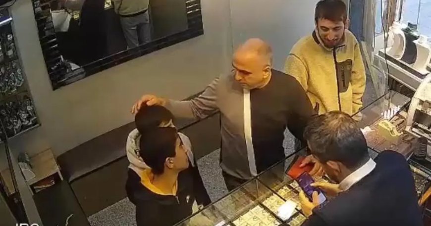 Yolda milyonluk altın bulan çocuklardan örnek davranış