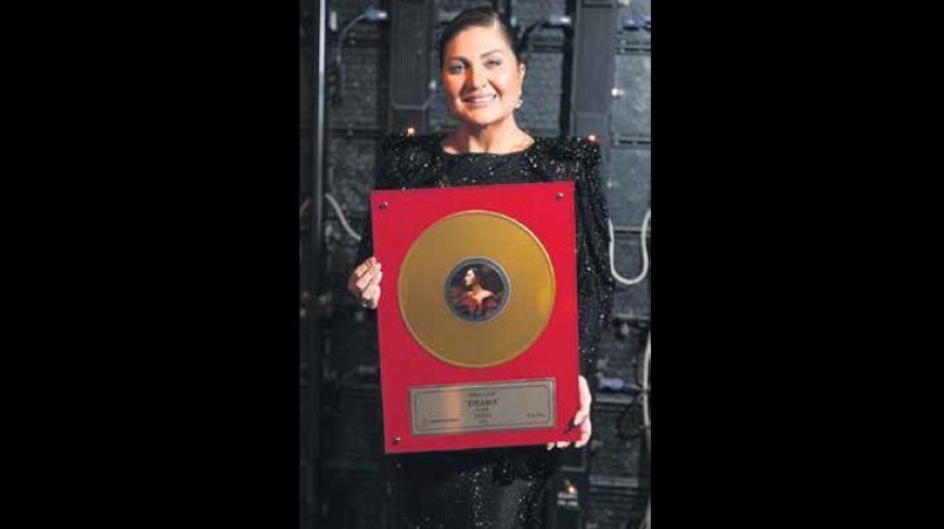 Sibel Can’a altın plak