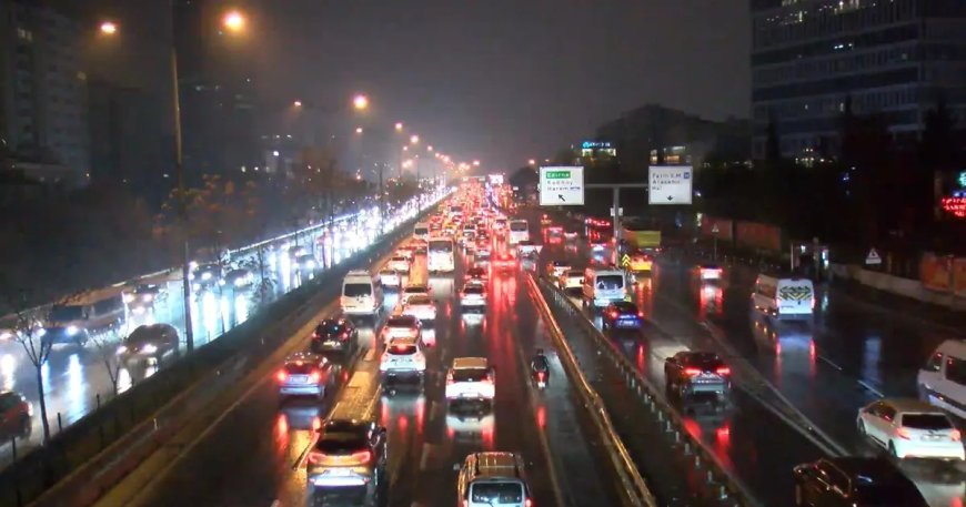 Harita kırmızıya büründü, trafik durma noktasına geldi