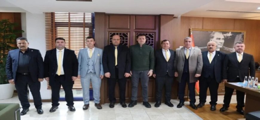 YILMAZ ARAT, EKİBİYLE BİRLİKTE BAŞKAN AKAY’I ZİYARET ETTİ