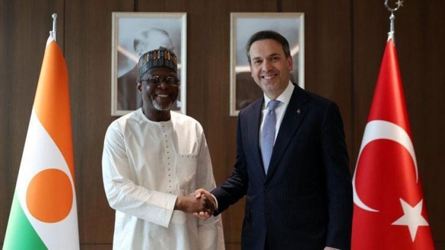 Bakan Bayraktar, Nijer Dışişleri Bakanı Sangare ile bir araya geldi