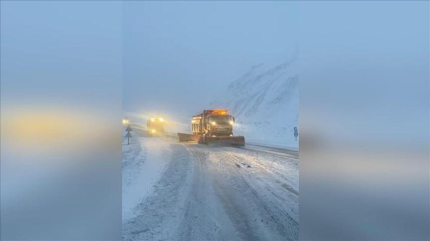 Kar yağışıyla birlikte KGM ekipleri de görev başına geçti