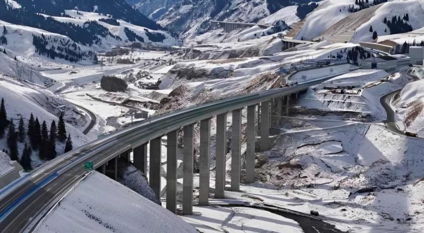 3 saatlik yol 20 dakikaya indi, dünya rekoru geldi! İpek Yolu'nda 'yeryüzünün en uzun tüneli' açıldı