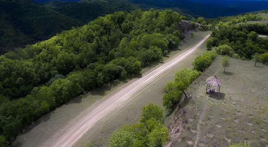 Kumların altında keşfedilmeyi beklemiş! 2.200 yıllık gizemli yol ortaya çıktı: 'Tam 900 metre uzunluğunda'