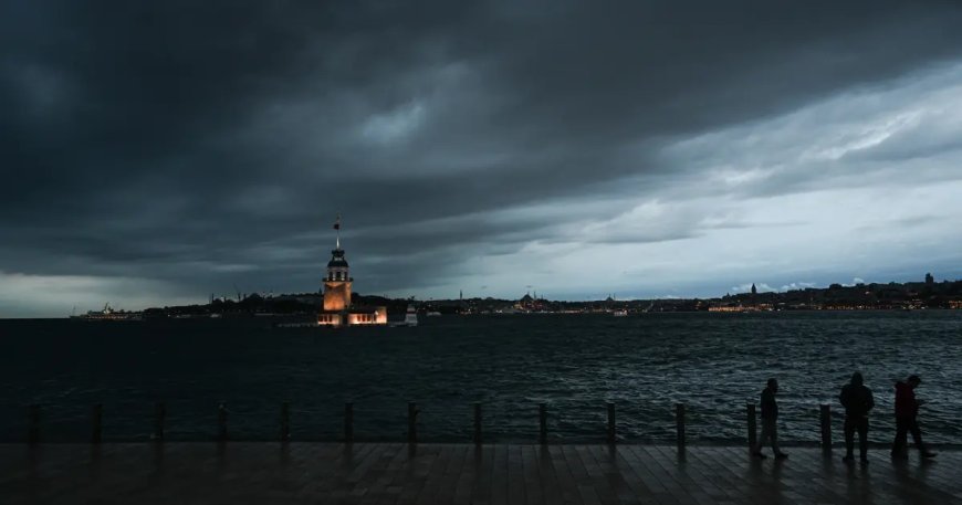 İstanbul Valiliği ve AKOM'dan uyarı. Bu akşam başlıyor, 19 ilçeye kar geliyor