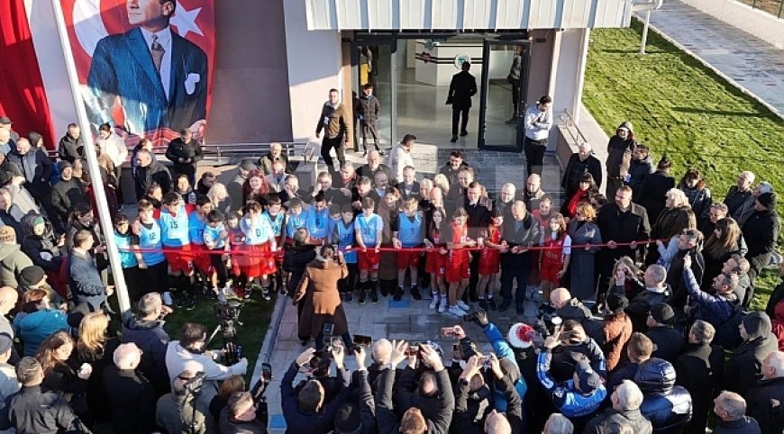 Ergene Kapalı Spor Salonu törenle açıldı