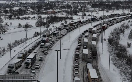 Ankara ve İstanbul yönüne trafik durdu. Kilometrelerce araç kuyruğu var