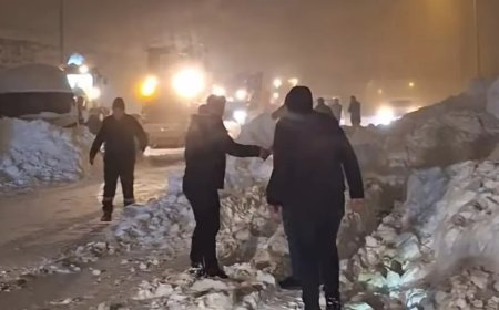 Bitlis'te çevre yolunda çığ düştü. Tanker sürücüsü altında kaldı