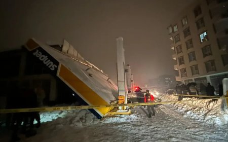 Hakkari'de akaryakıt istasyonunun çatısının çökmesi sonucu 8 kişi yaralandı