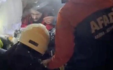 Çatıdaki karları temizlerken üzerine çığ düştü