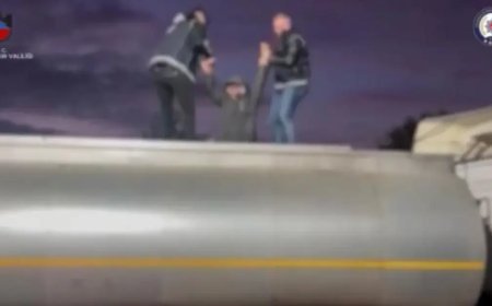 Atık tankerinden 32 kaçak göçmen çıktı