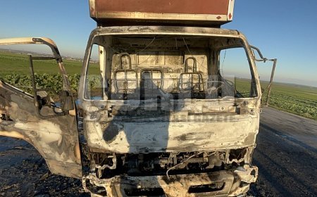 Çorlu'da yanan kamyonet demir yığınına döndü