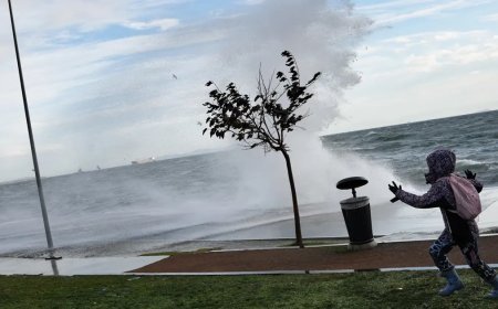 AKOM'dan İstanbul için fırtına uyarısı: 80 kilometre hıza ulaşacak. Kar yerini yağmura bıraktı, sıcaklık yükseliyor