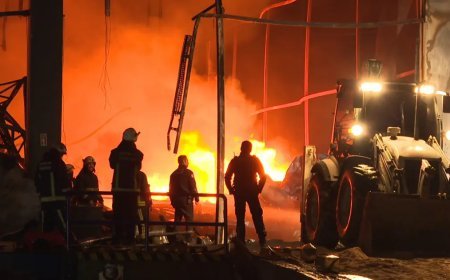 Alanya'da klima deposu alevlere teslim oldu