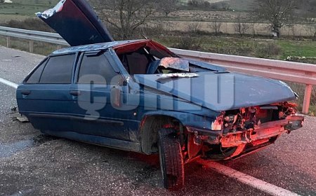 Pınarhisar'da otomobil bariyerlere çarpıp takla attı: 3 yaralı