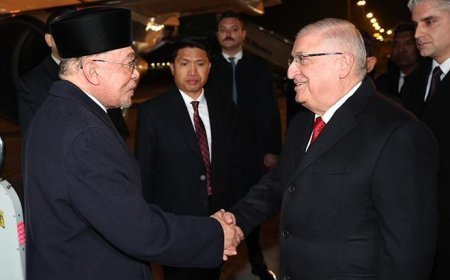 Bakan Güler, Malezya Başbakanı İbrahim'i karşıladı