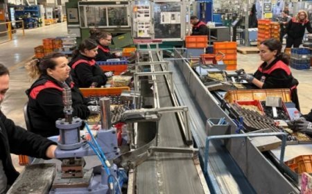 METAL İŞÇİLERİNDEN “DONUP KALMA” EYLEMİ