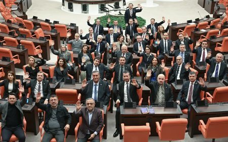 CHP'nin TBMM'de emekli maaşı eylemi