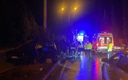 Adana'da feci kaza! Araç ikiye bölündü