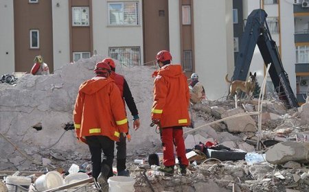 Depremde 56 kişinin öldüğü Zeray Apartmanı davası: 11 sanığa hapis cezası, 4 sanığa beraat